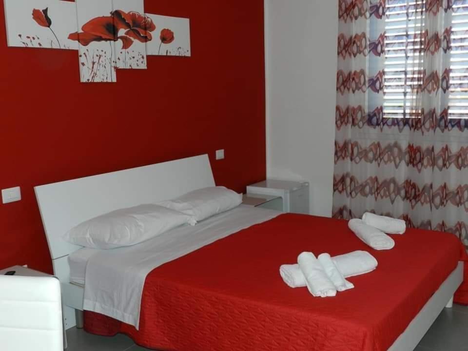 L'Isola Del Sole Bed & Breakfast Castelluzzo Exterior photo